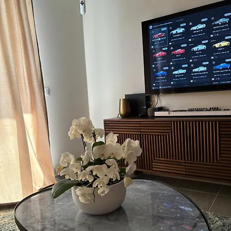 With Sea View And Pool Apartman