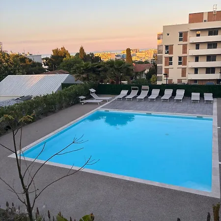 Apartment With Sea View And Pool