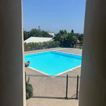 Apartment With Sea View And Pool Antibes